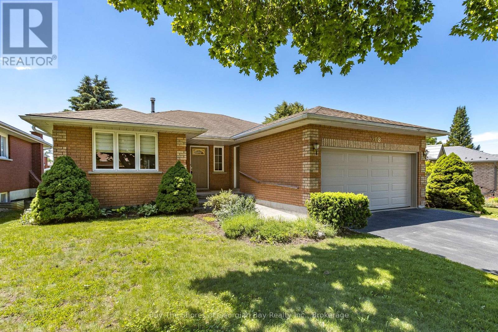 208 MARGARET STREET - 1