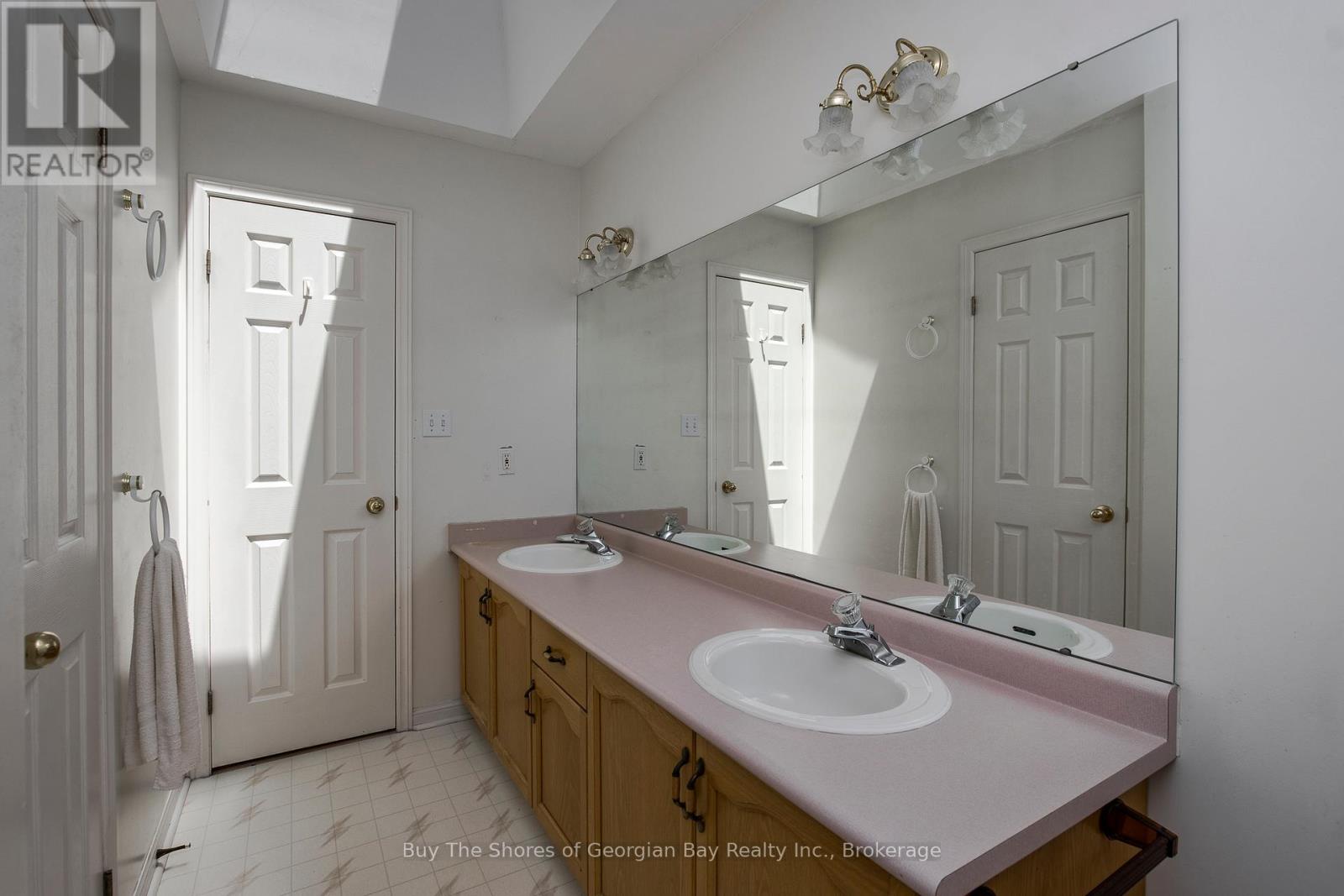 208 MARGARET STREET - 16
