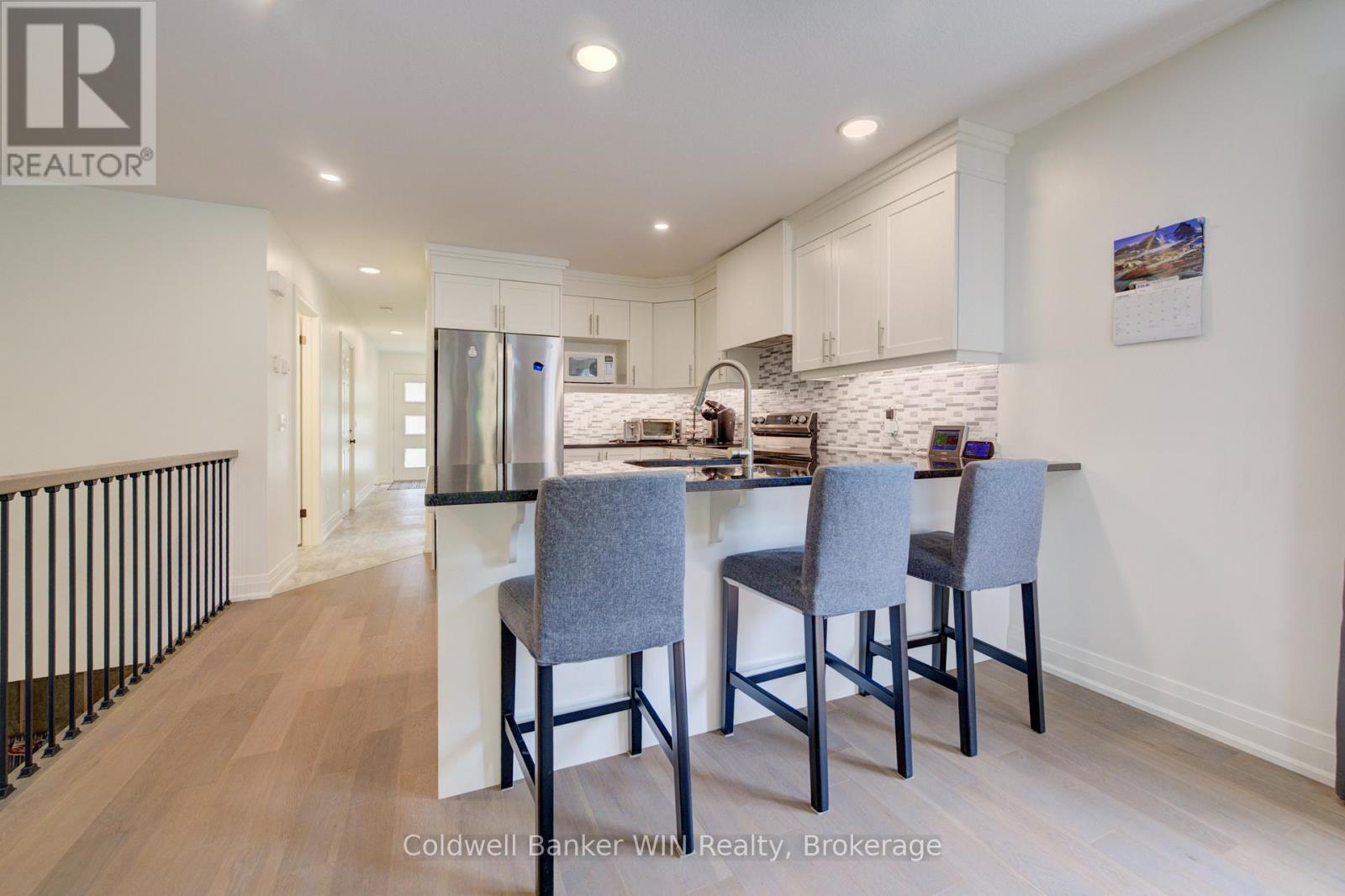247 FERGUS STREET N - 10
