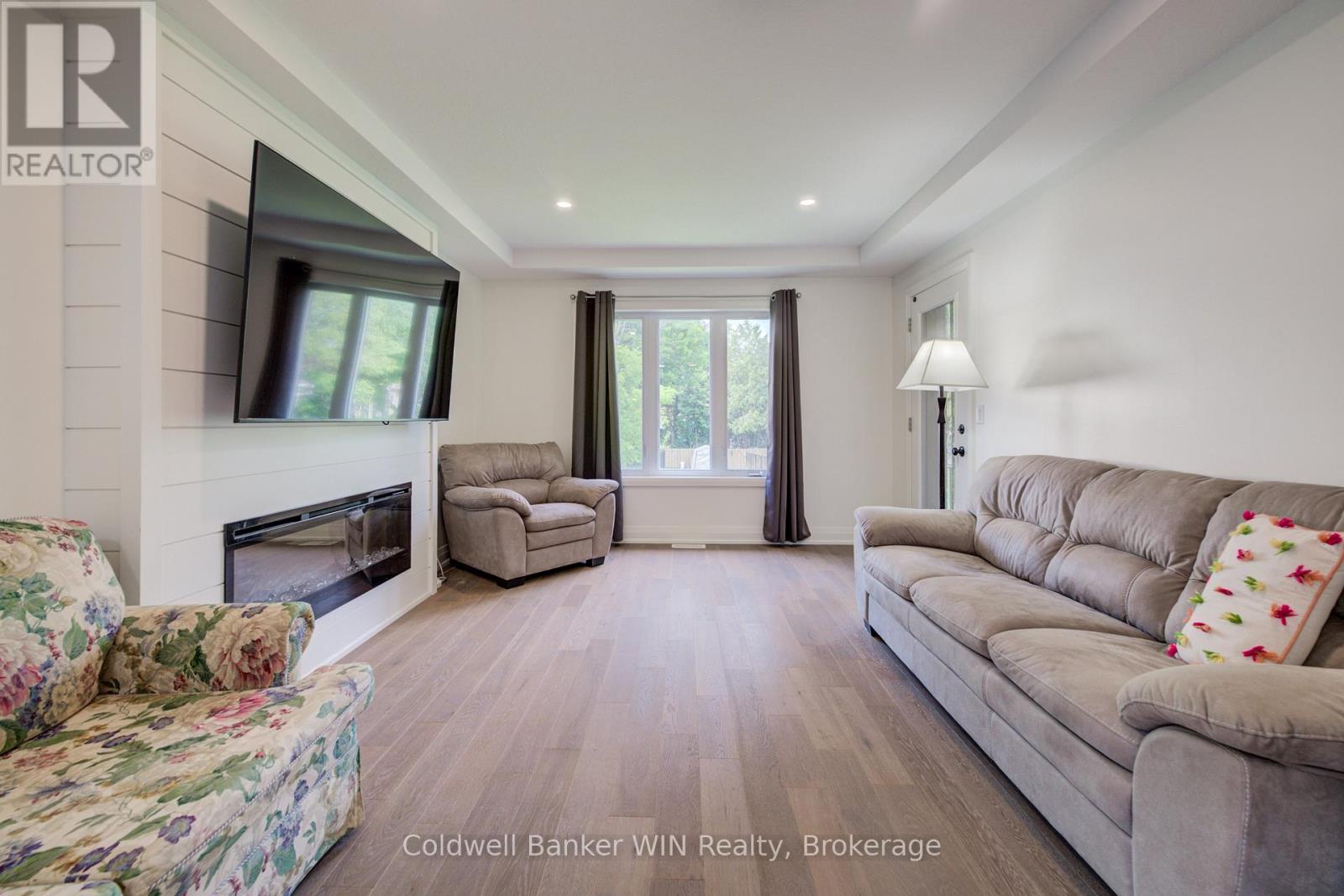 247 FERGUS STREET N - 14