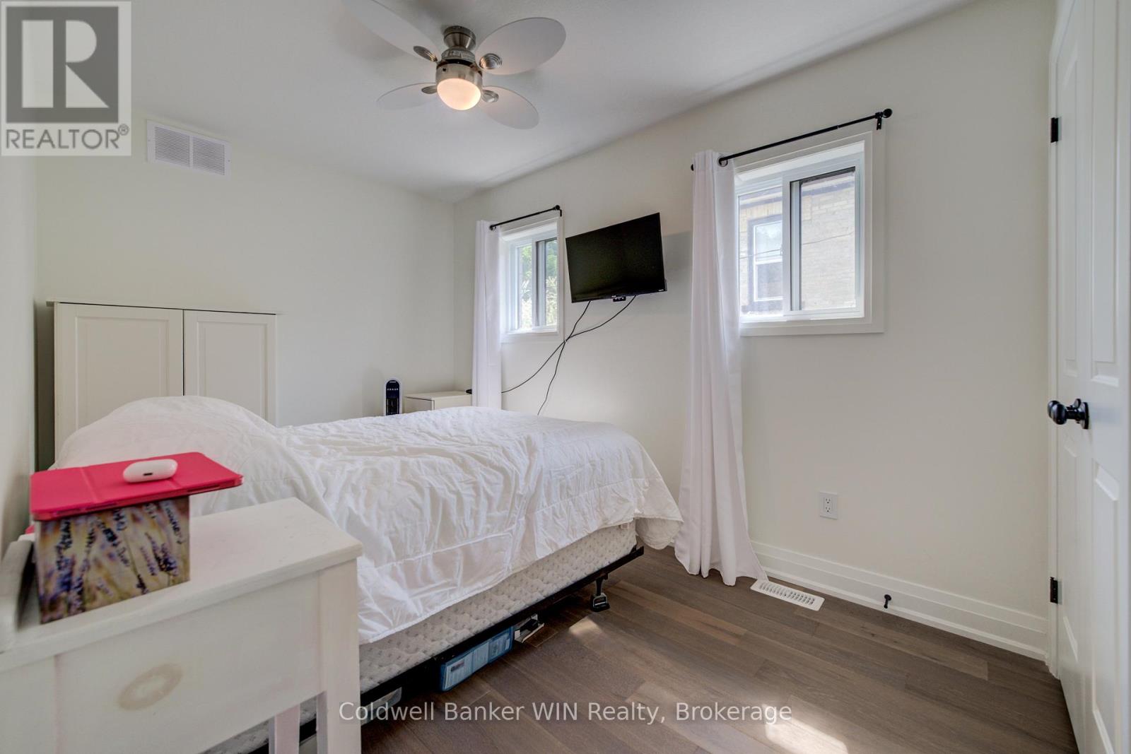 247 FERGUS STREET N - 19