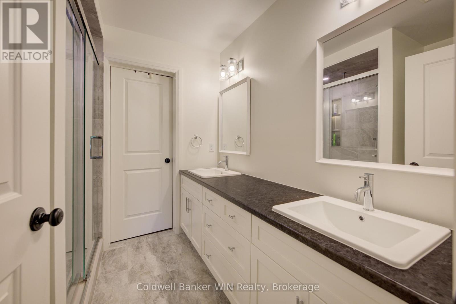 247 FERGUS STREET N - 25