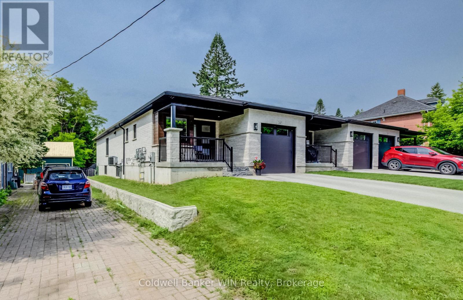 247 FERGUS STREET N - 3