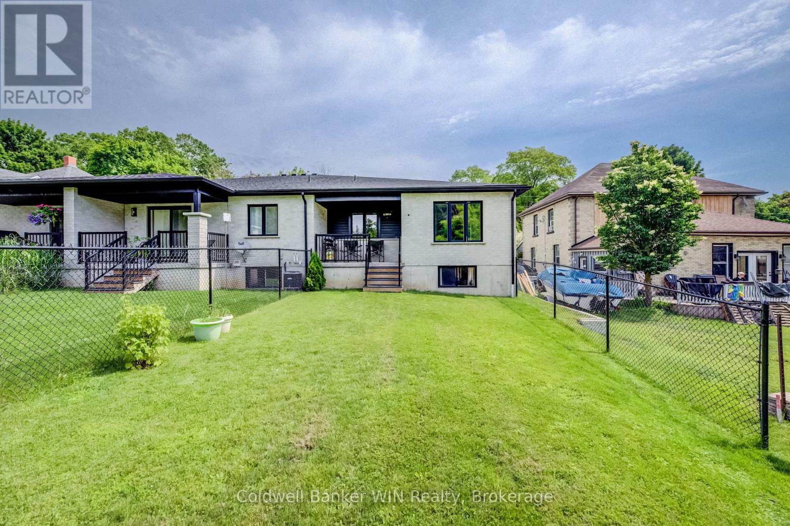 247 FERGUS STREET N - 33
