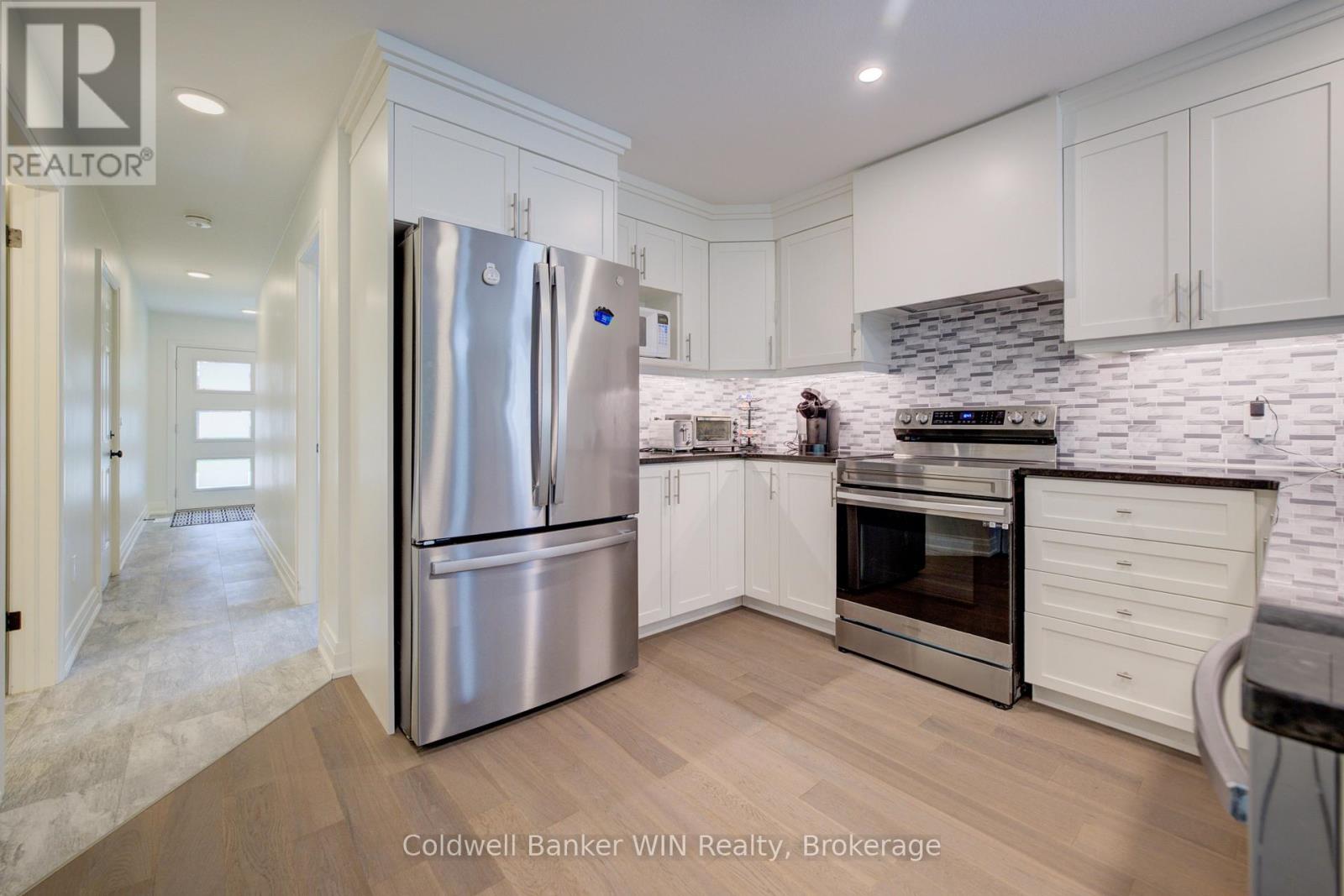 247 FERGUS STREET N - 6