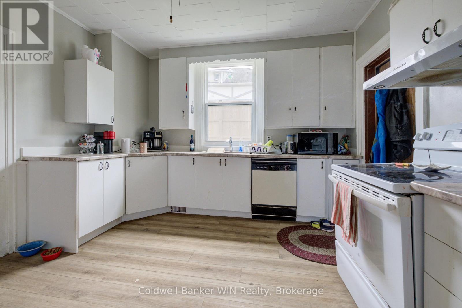 129 ELGIN STREET S - 13