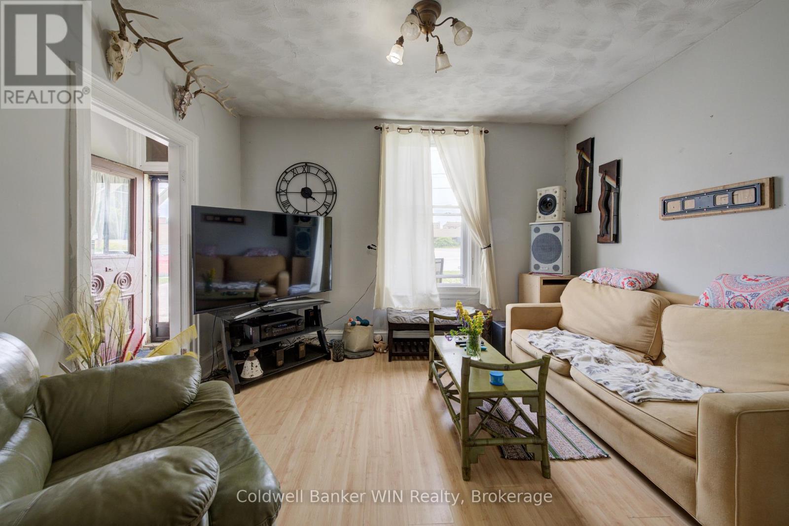 129 ELGIN STREET S - 4