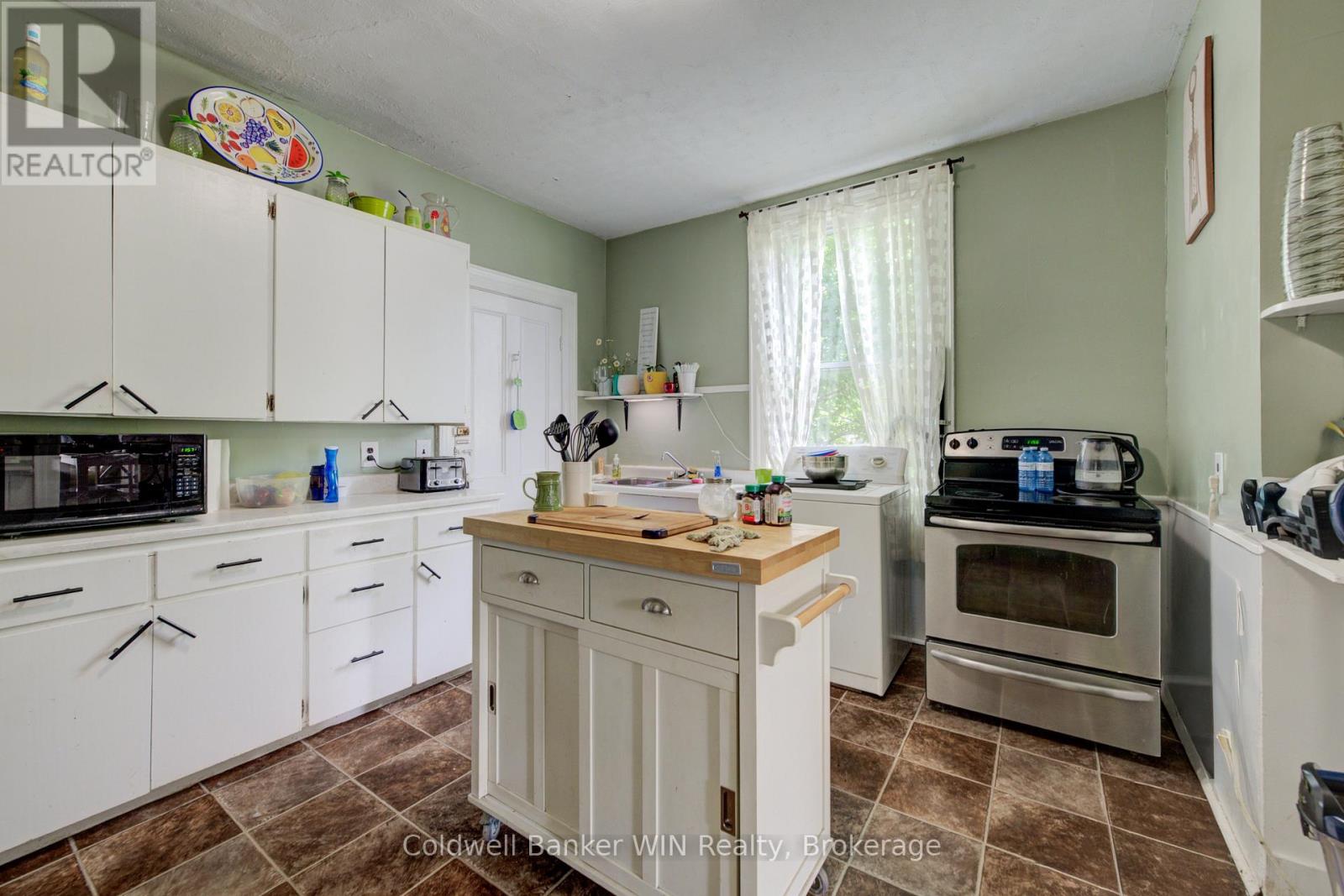 129 ELGIN STREET S - 6