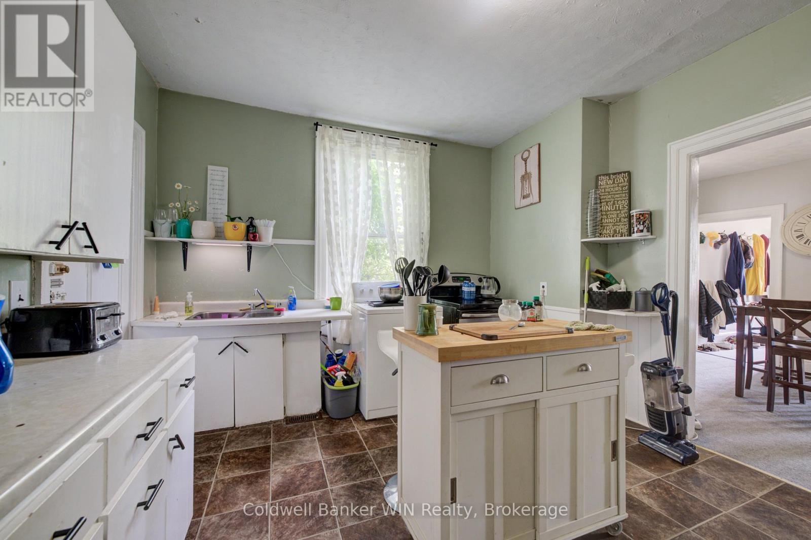 129 ELGIN STREET S - 7