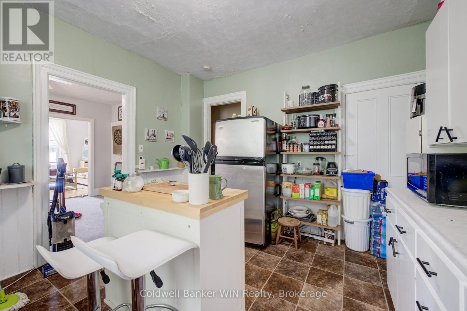 129 ELGIN STREET S - 8