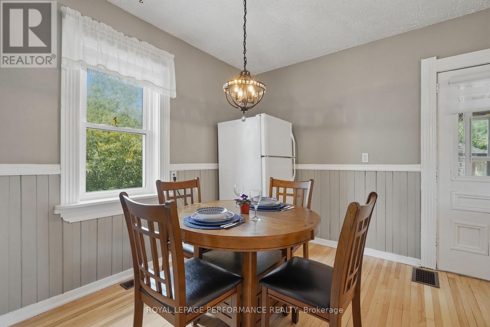 178 NELSON STREET E - 11