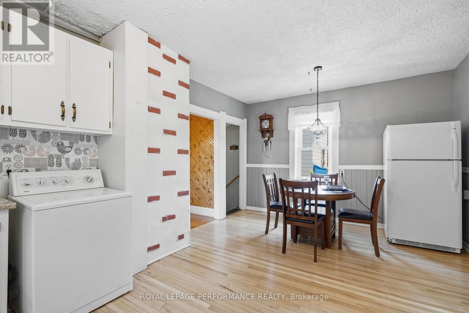 178 NELSON STREET E - 15