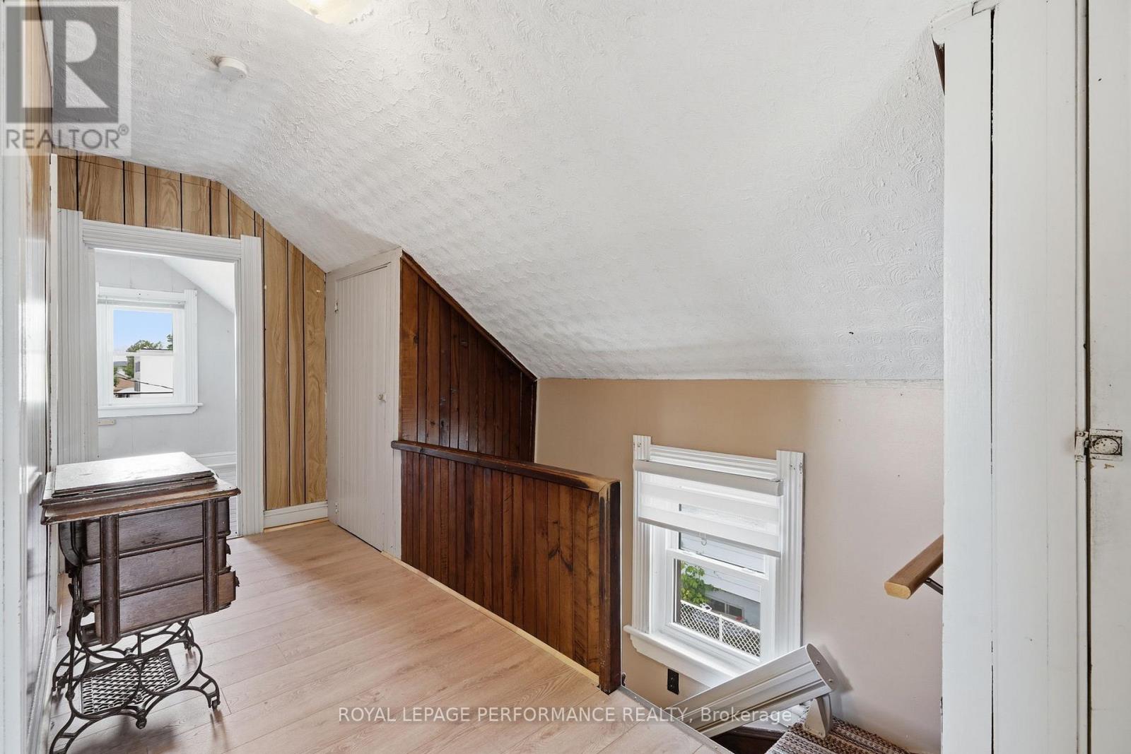 178 NELSON STREET E - 19
