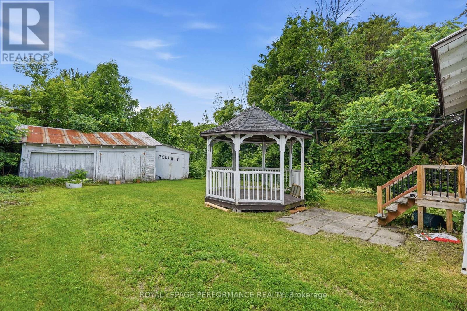 178 NELSON STREET E - 32