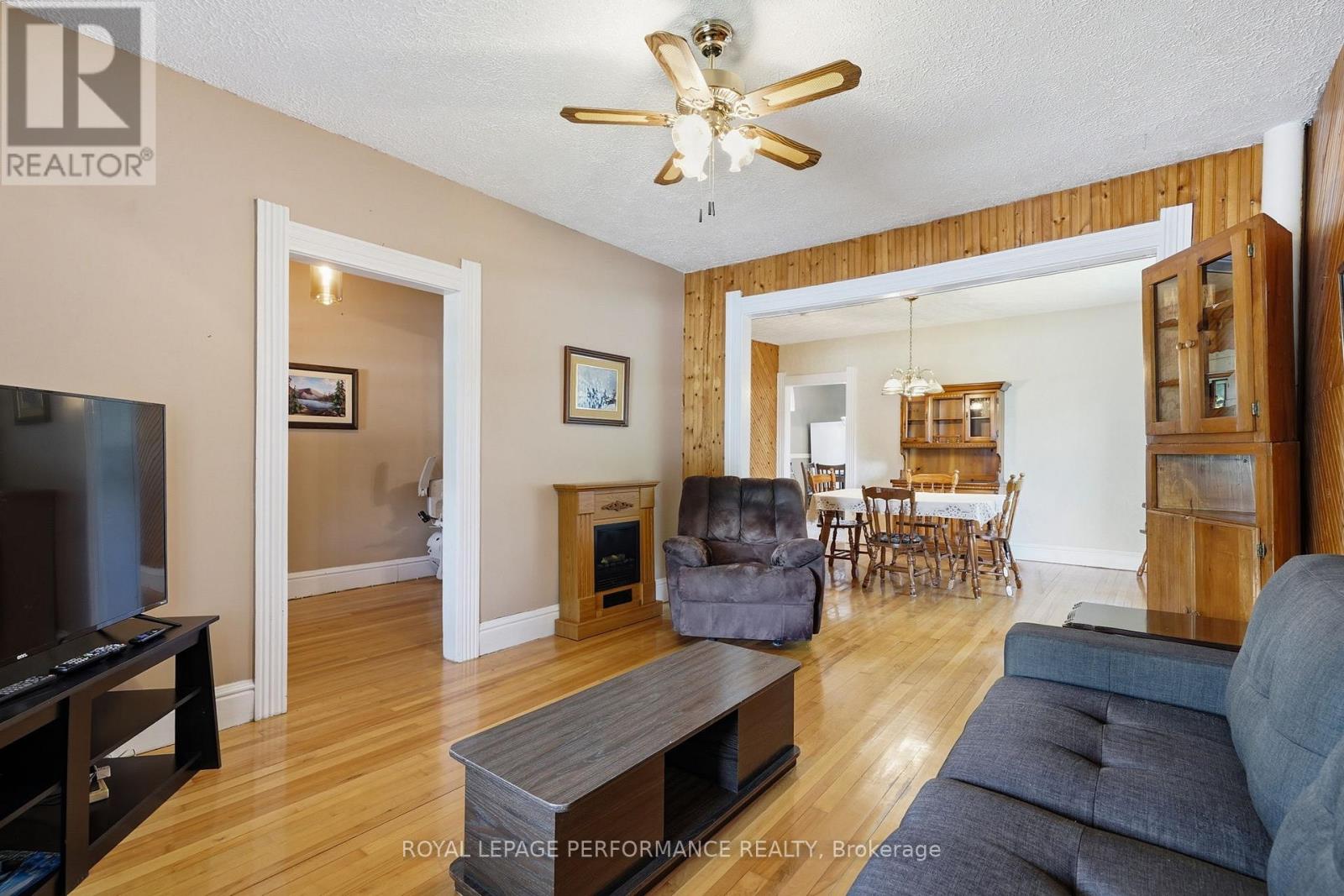 178 NELSON STREET E - 5