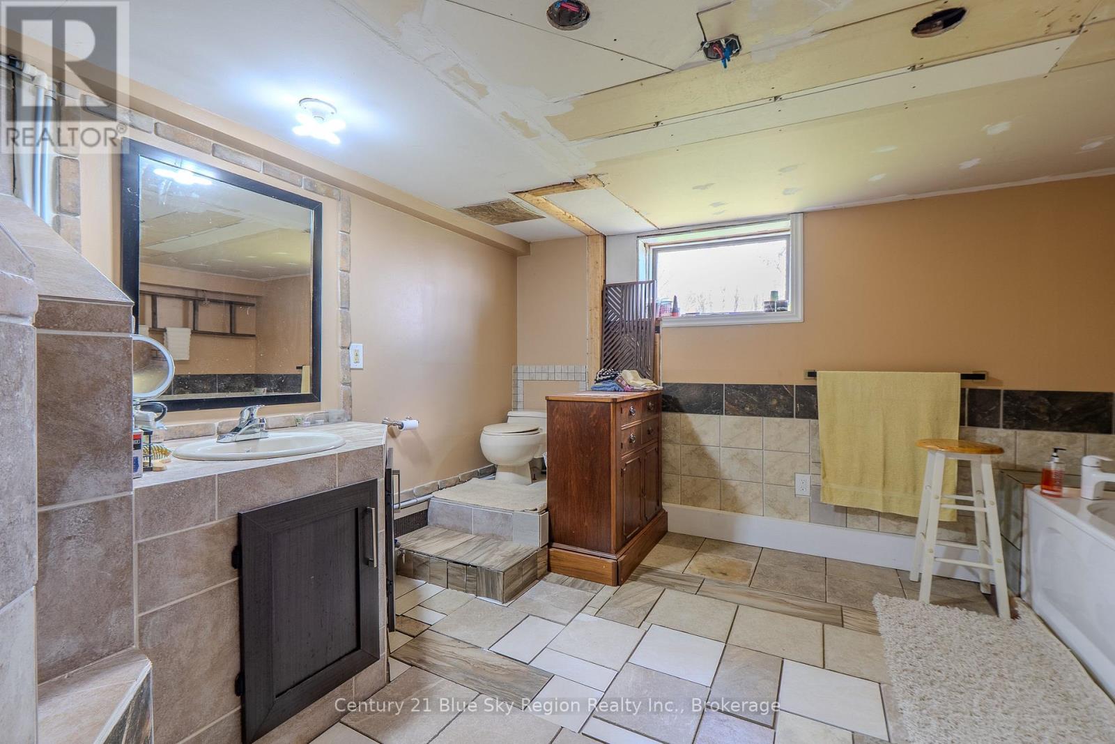 1742 HIGHWAY 17 E - 24