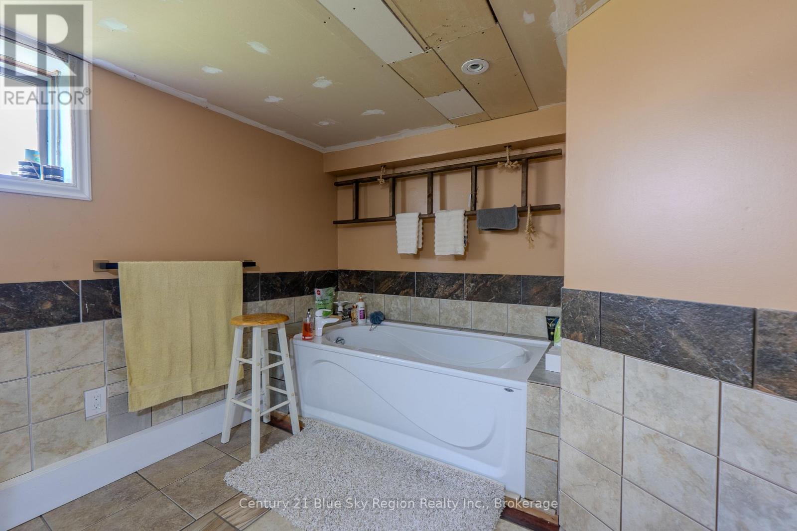 1742 HIGHWAY 17 E - 28