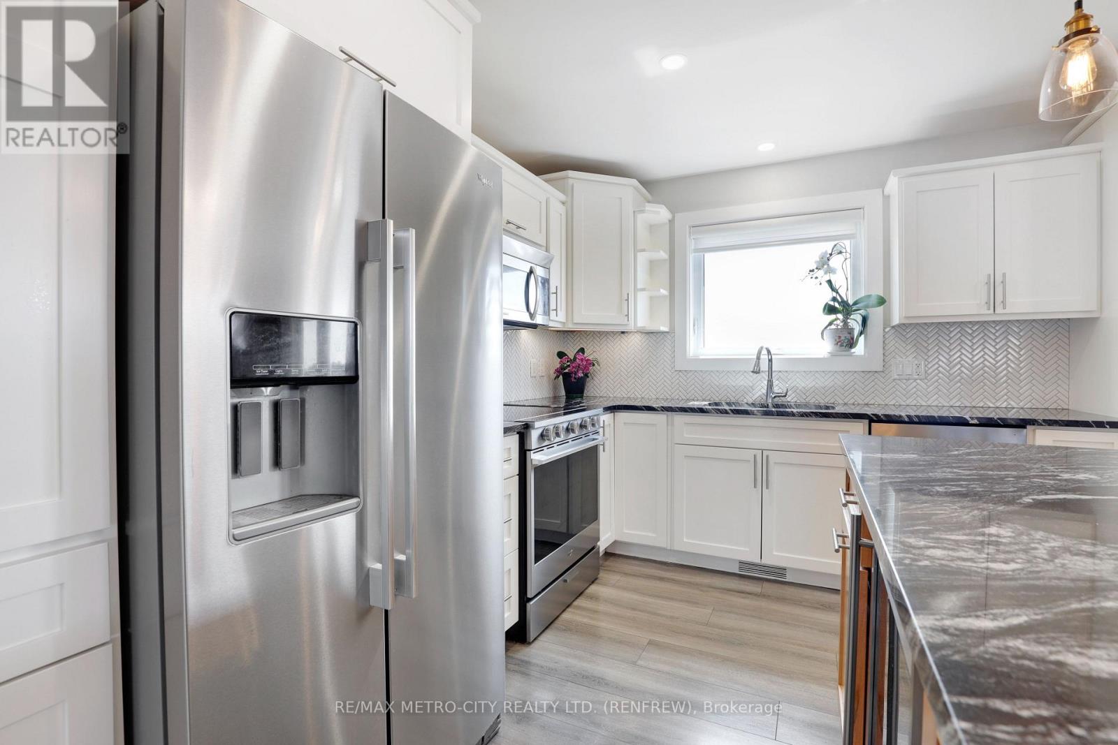 65 NOBLE CRESCENT - 17