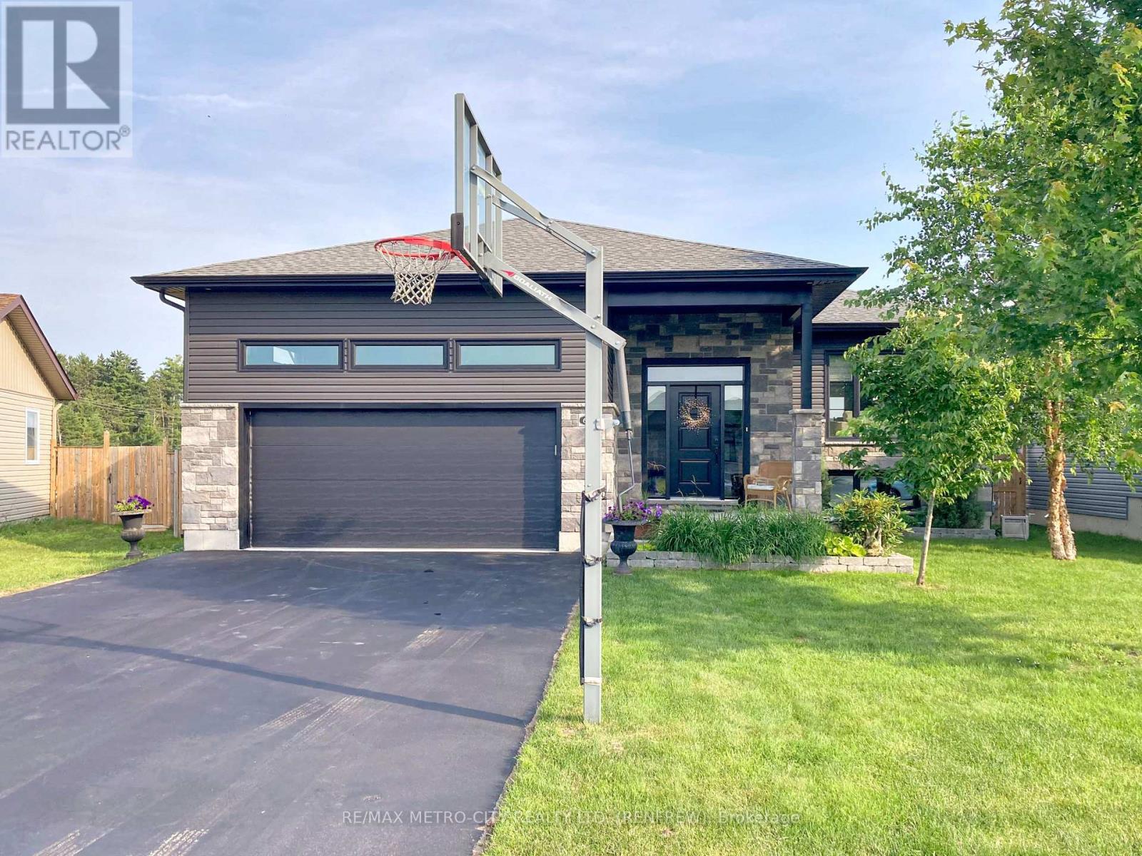 65 NOBLE CRESCENT - 2