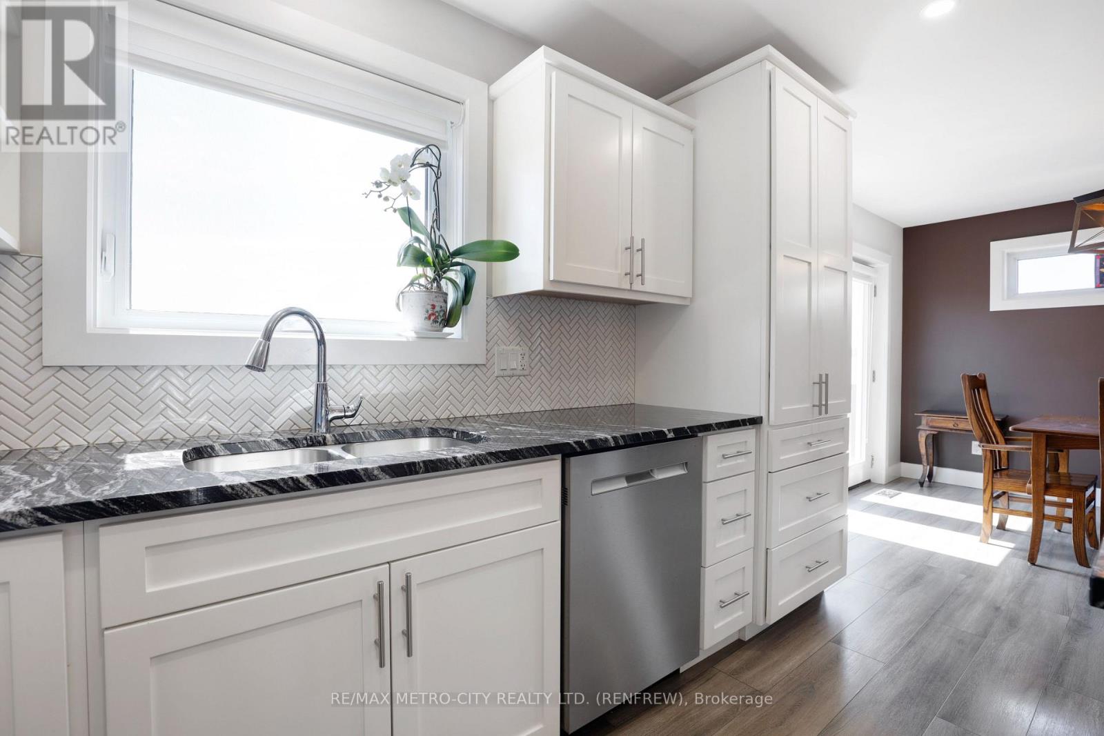 65 NOBLE CRESCENT - 18