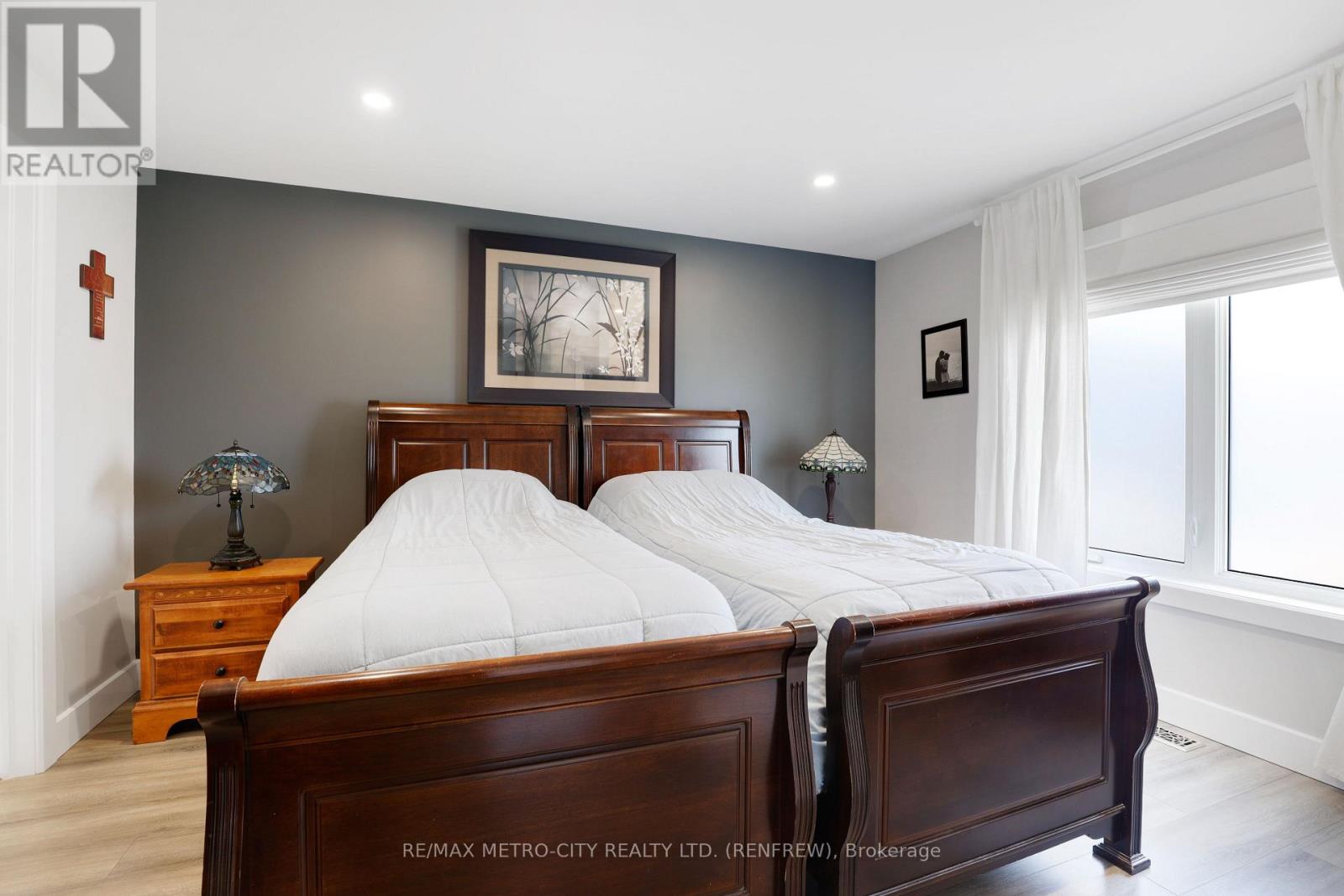 65 NOBLE CRESCENT - 22