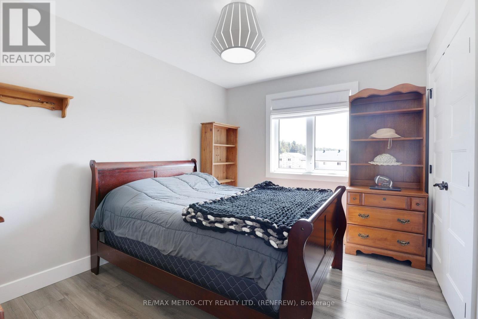 65 NOBLE CRESCENT - 24