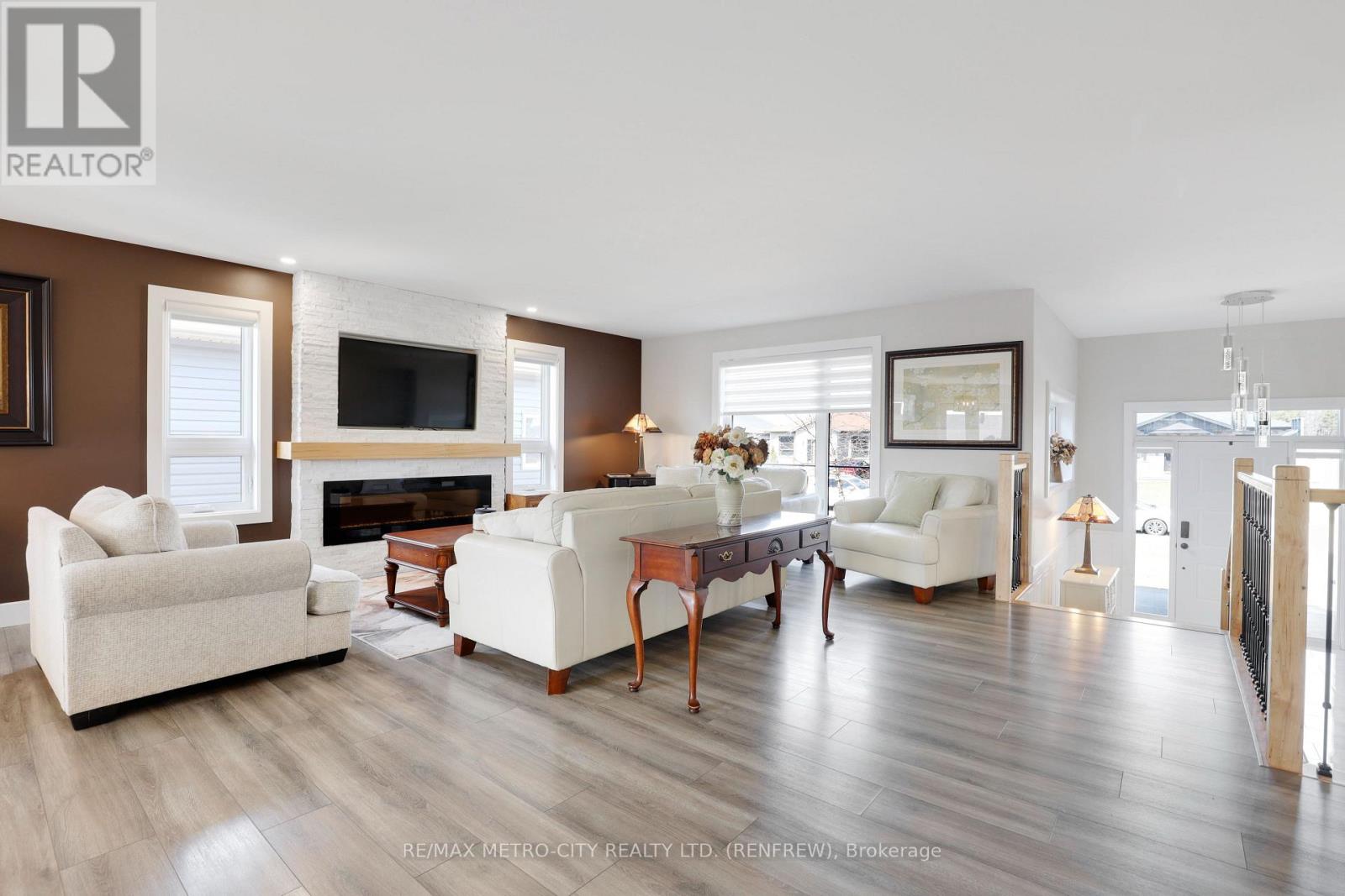 65 NOBLE CRESCENT - 10