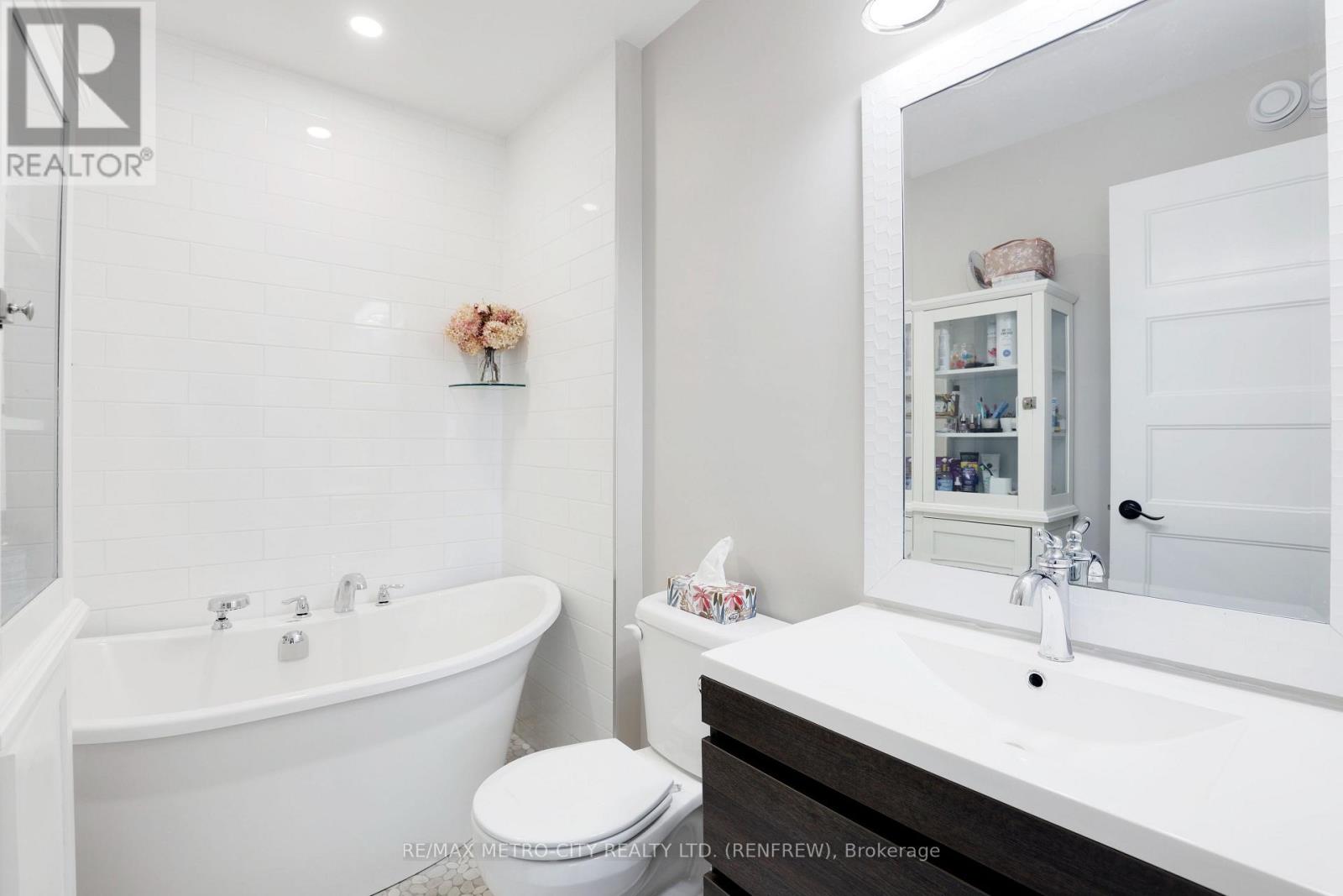 65 NOBLE CRESCENT - 23