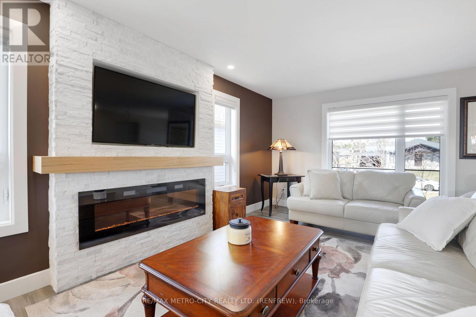 65 NOBLE CRESCENT - 12