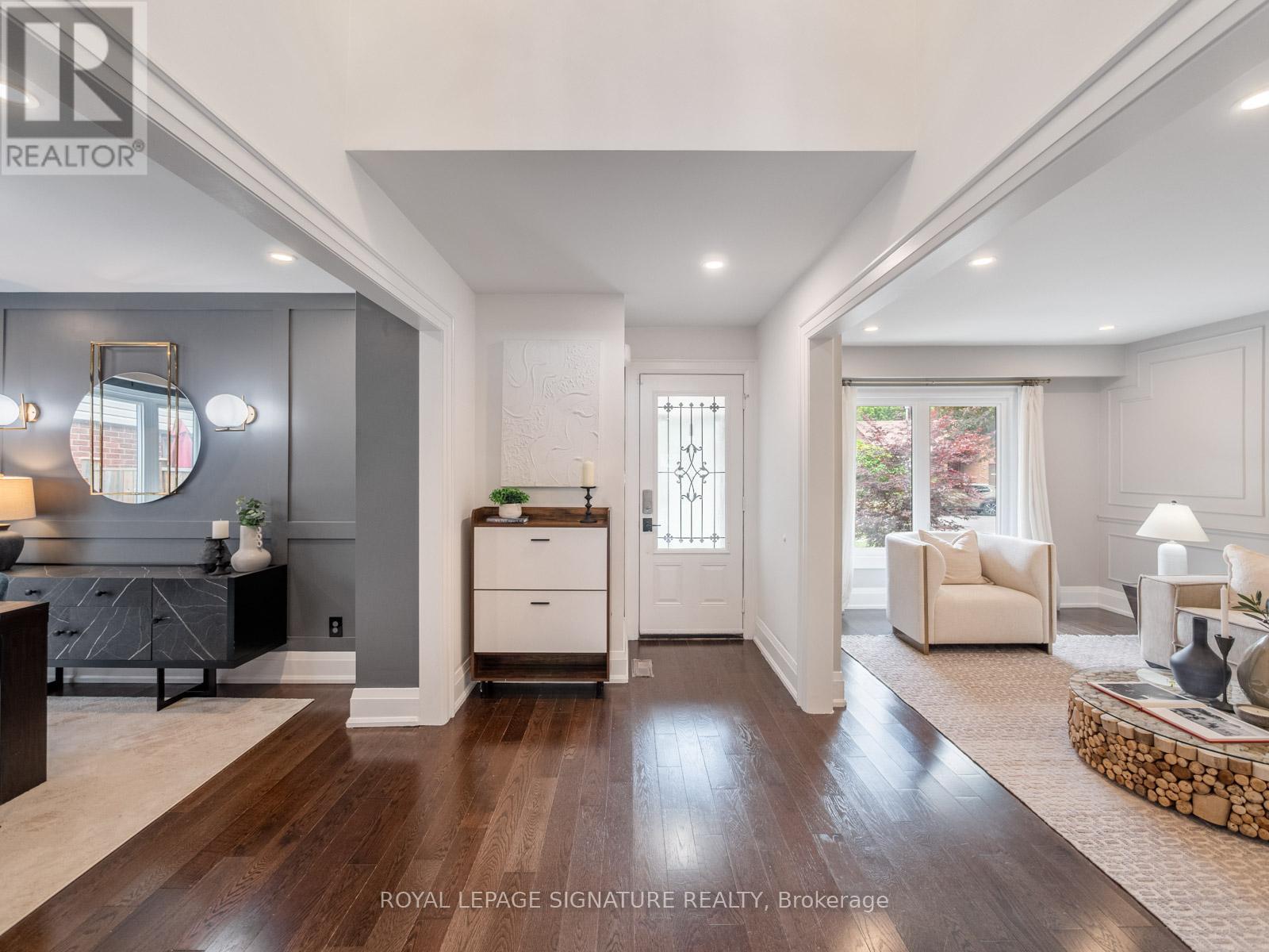 Entrance (family and dining room)