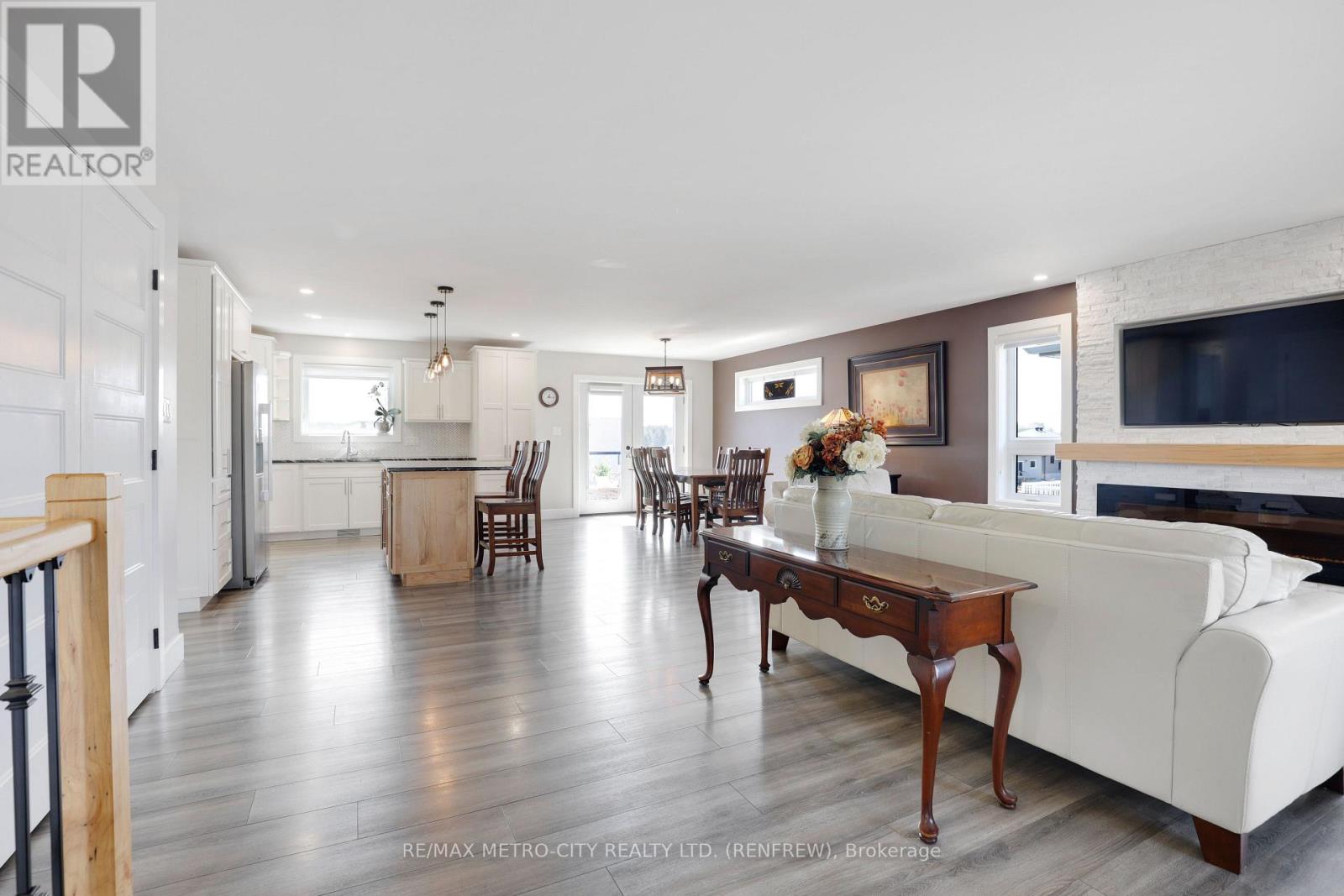 65 NOBLE CRESCENT - 9