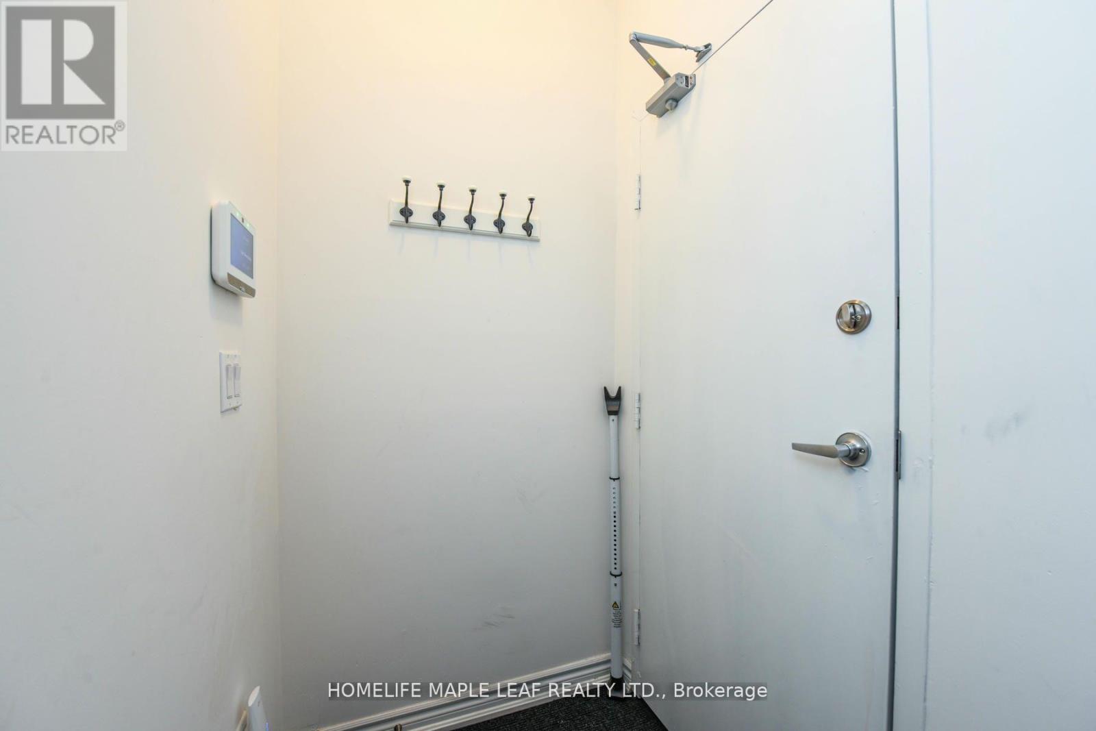 #215 30 HALLIFORD PLACE - 17