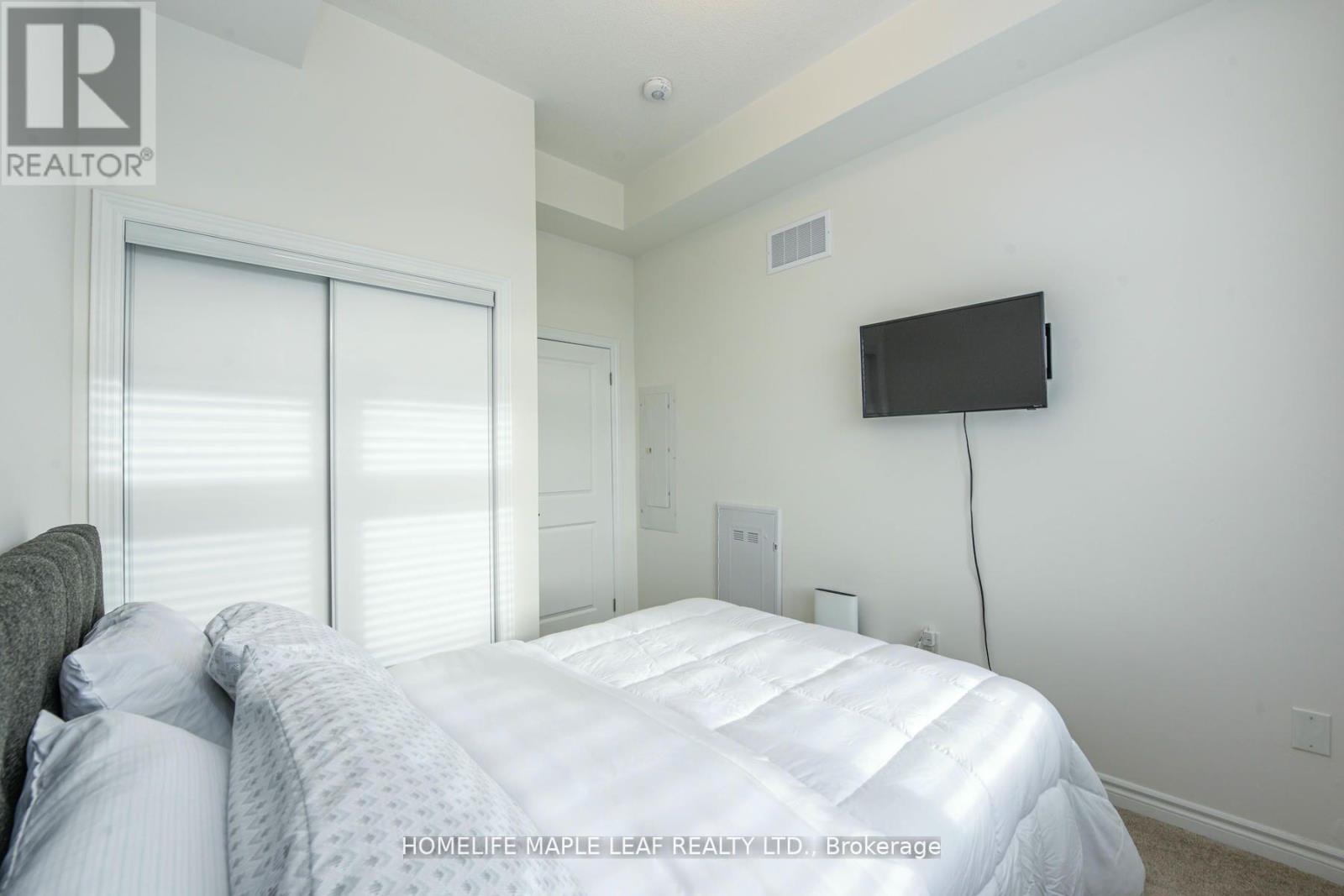 #215 30 HALLIFORD PLACE - 4