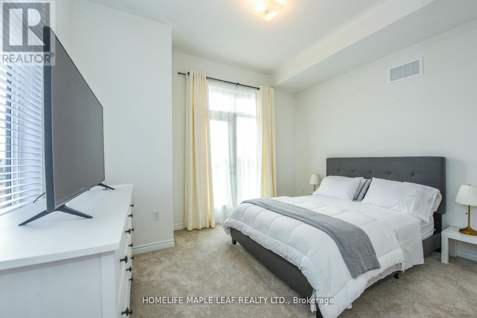 #215 30 HALLIFORD PLACE - 22