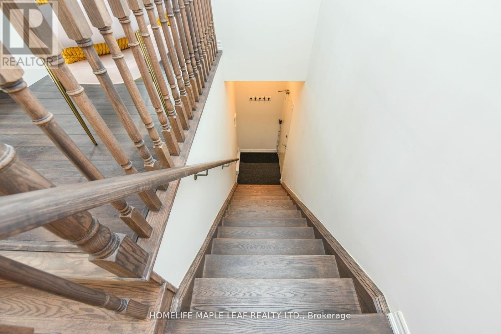 #215 30 HALLIFORD PLACE - 23