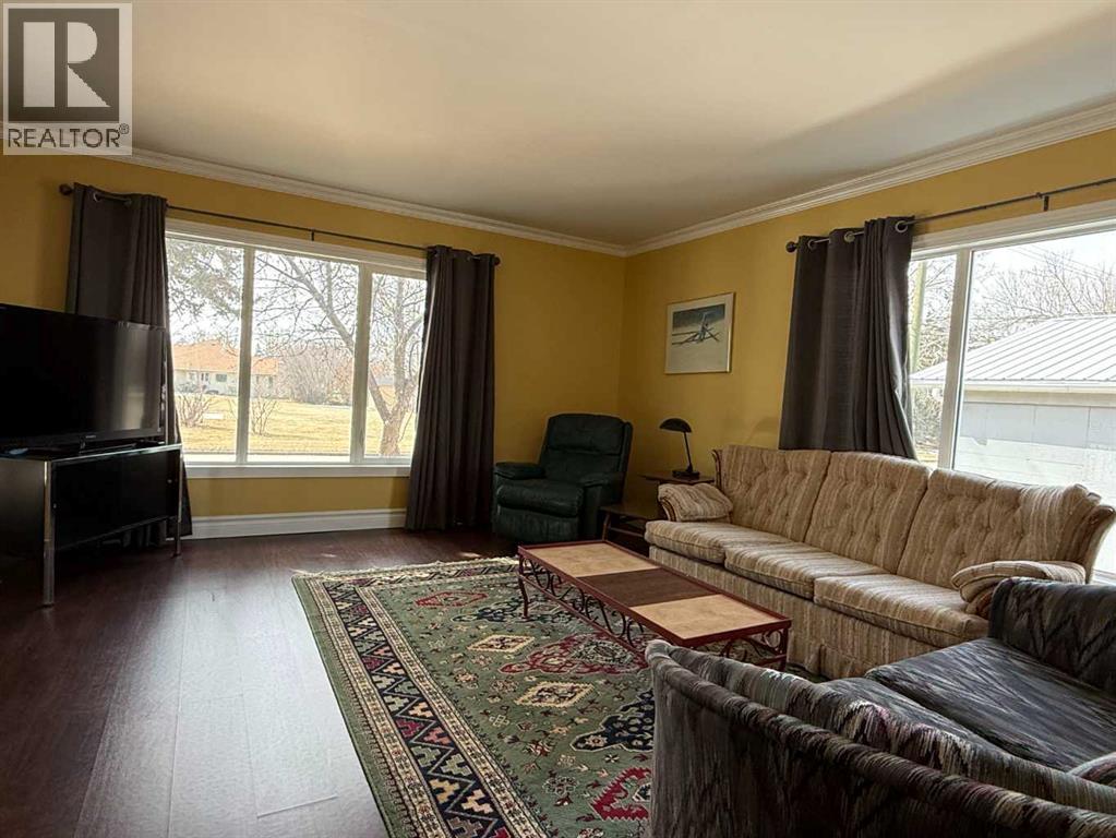 104 7 Avenue N - 12