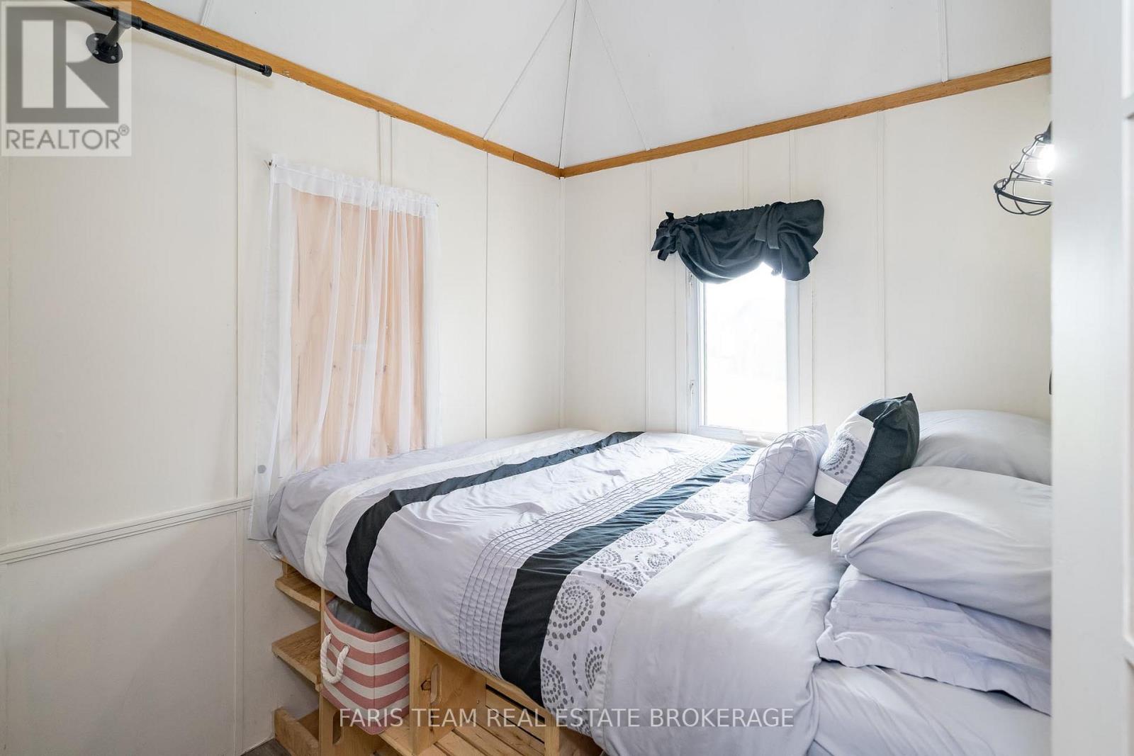 5632 PENETANGUISHENE ROAD - 30