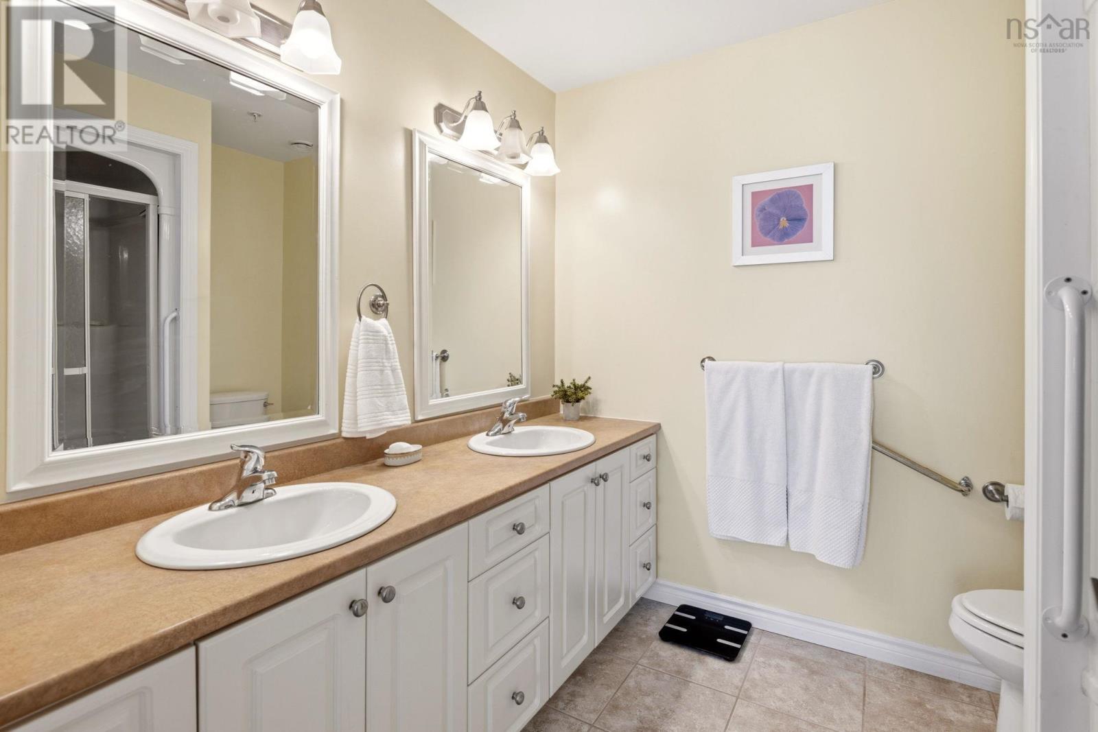 #414 120 Southgate Drive - 19