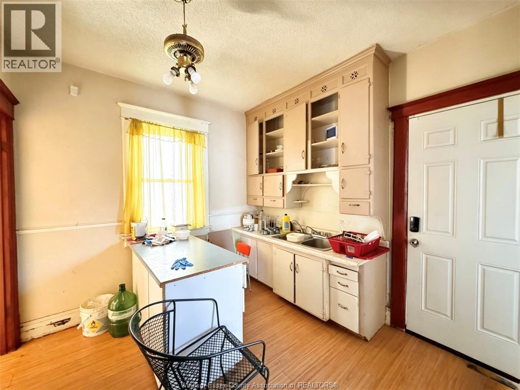 1050 Drouillard ROAD - 11
