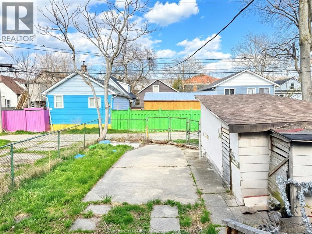 1050 Drouillard ROAD - 32