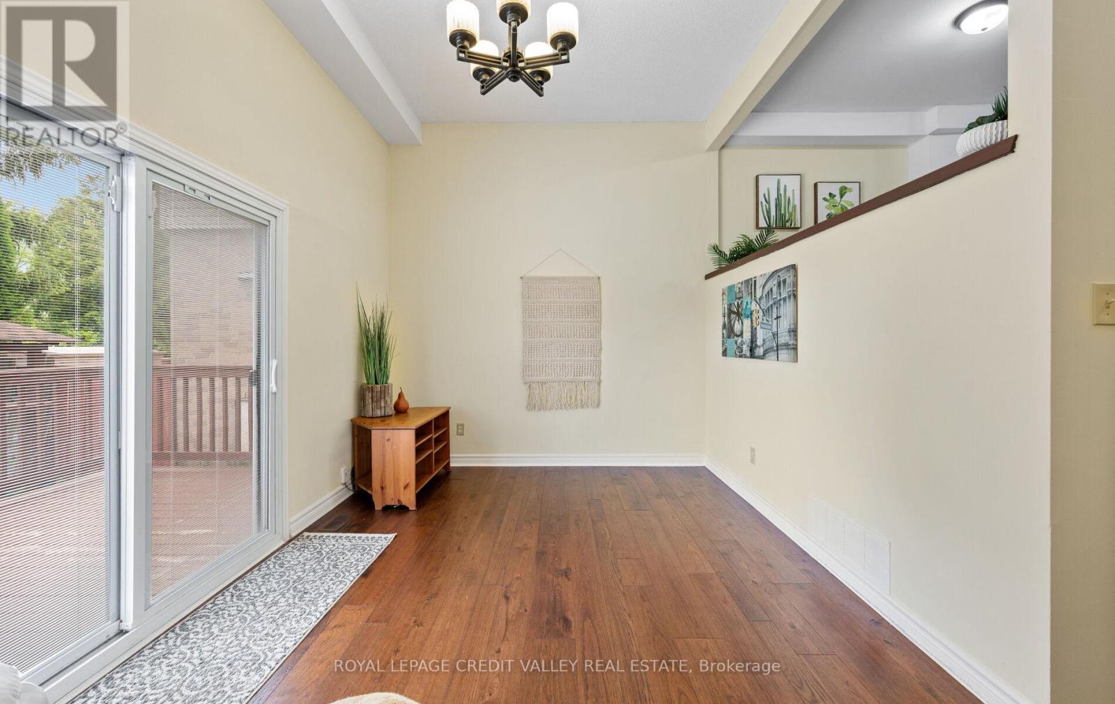 7 HILLPARK TRAIL - 11