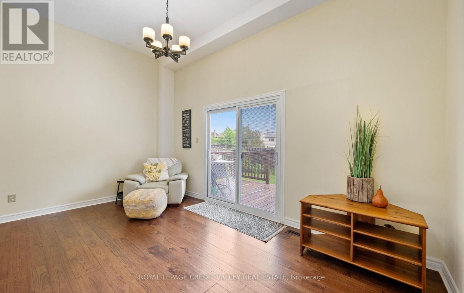 7 HILLPARK TRAIL - 12