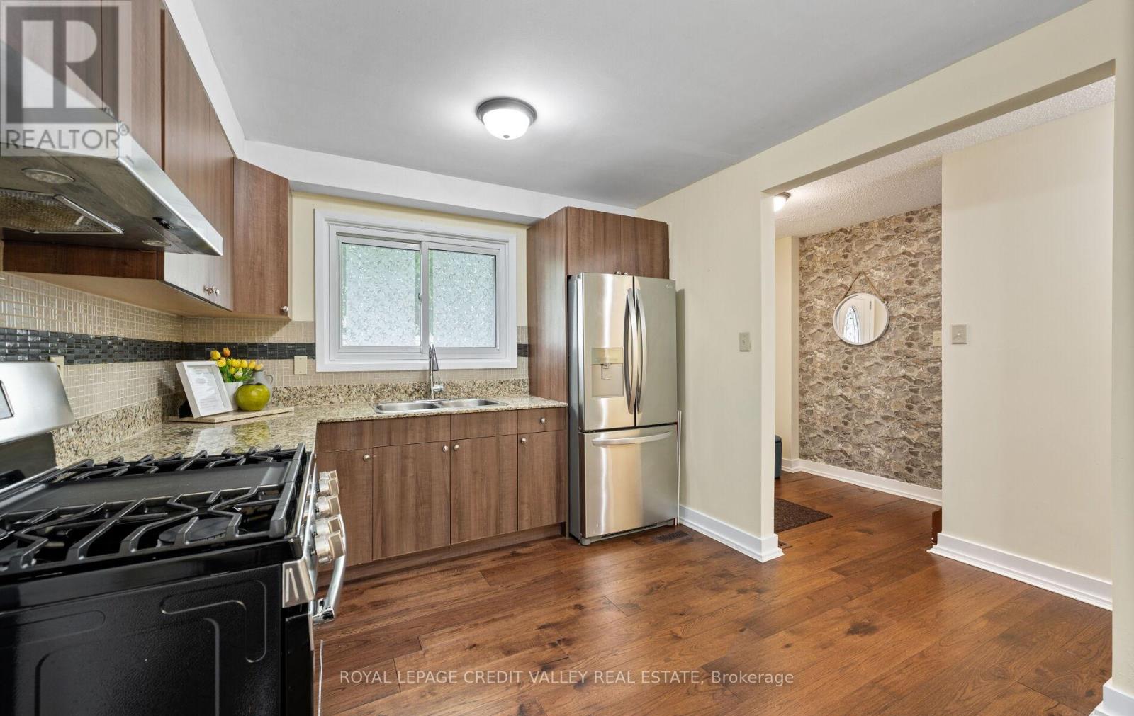 7 HILLPARK TRAIL - 18