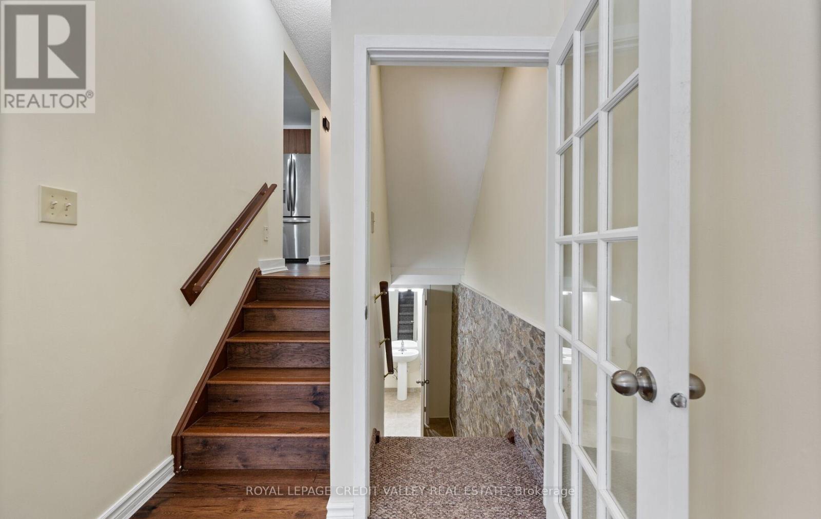 7 HILLPARK TRAIL - 34