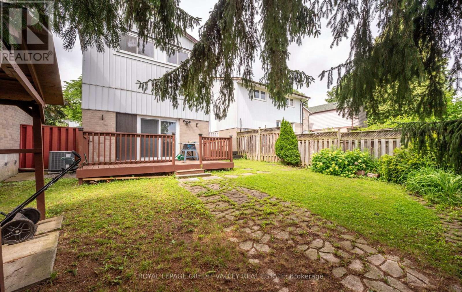 7 HILLPARK TRAIL - 46
