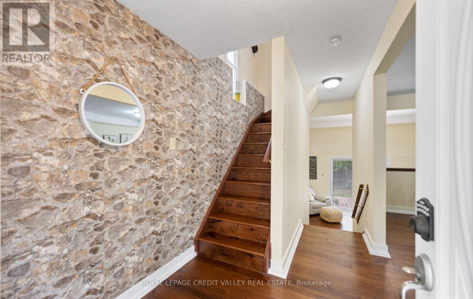 7 HILLPARK TRAIL - 8