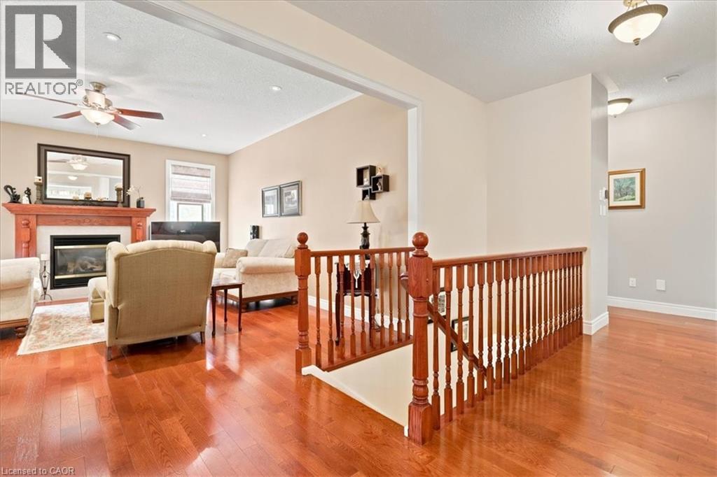 215 TERRACE WOOD Crescent - 11
