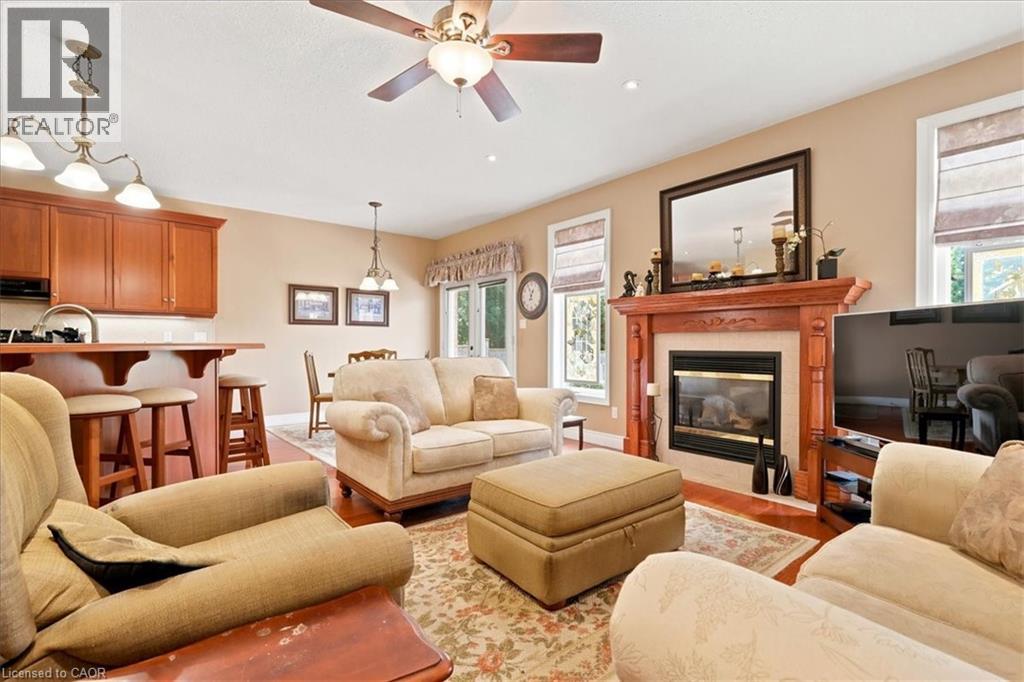 215 TERRACE WOOD Crescent - 12