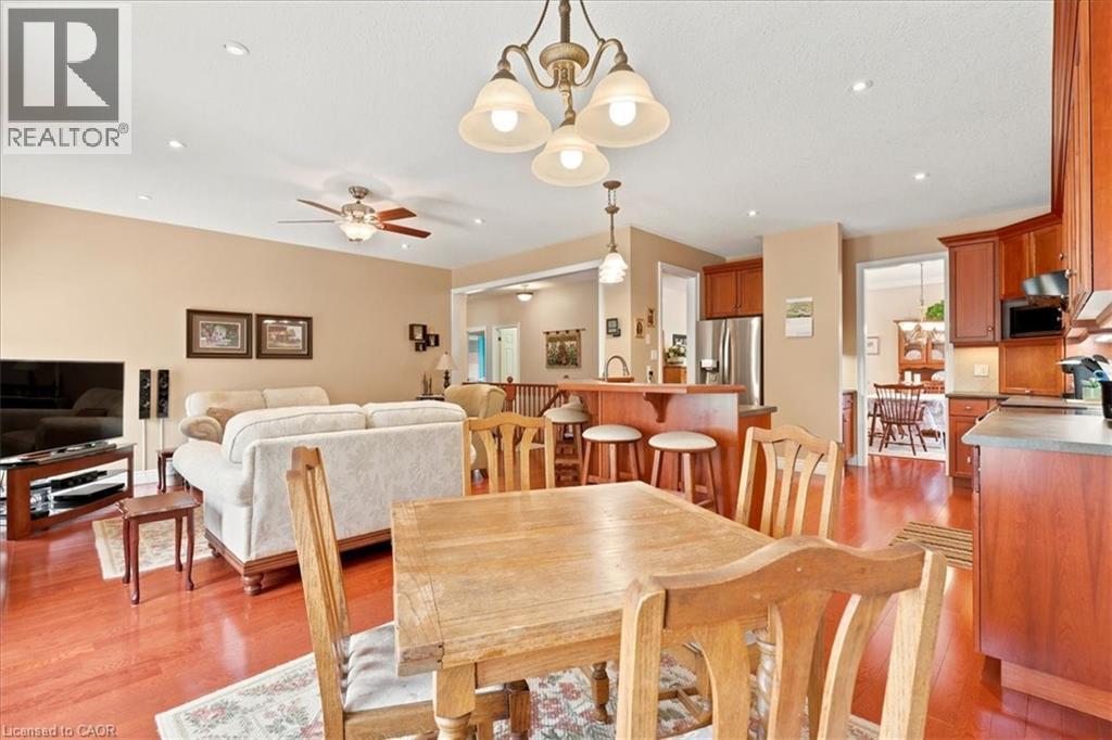 215 TERRACE WOOD Crescent - 15