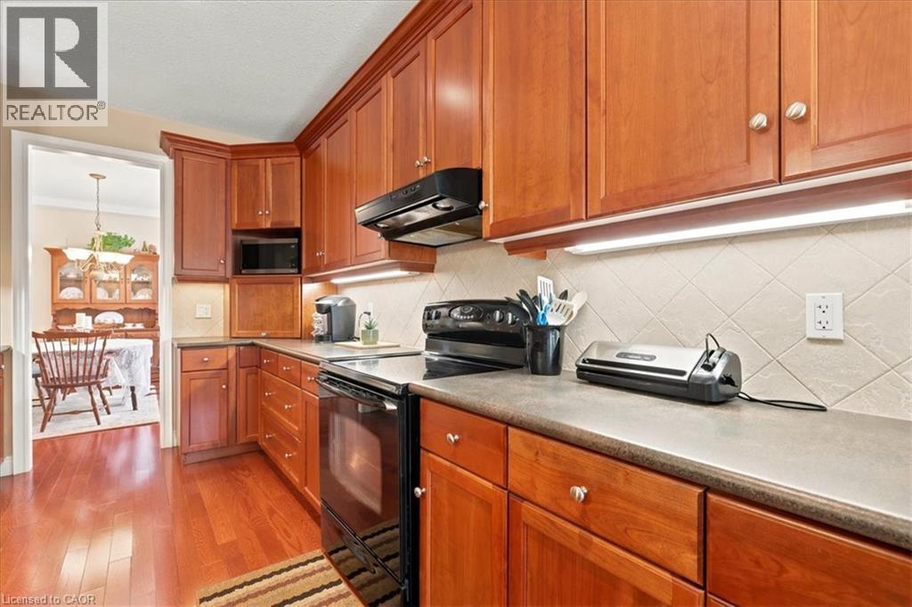 215 TERRACE WOOD Crescent - 16